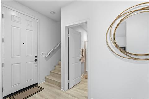 Entry & sitting area · View 16